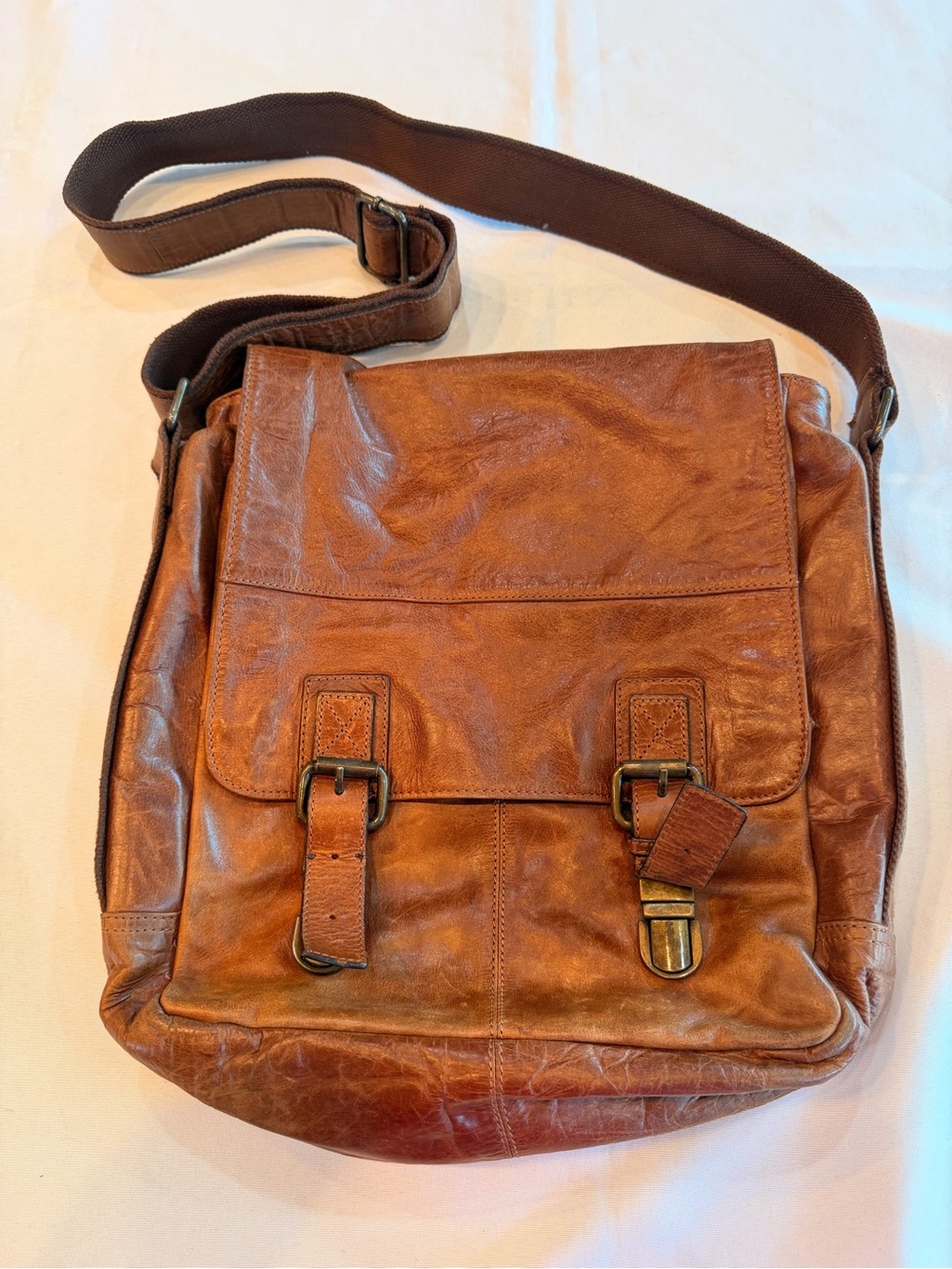 Fossil Brand Estate Distressed Leather Extra Large Messenger Bag